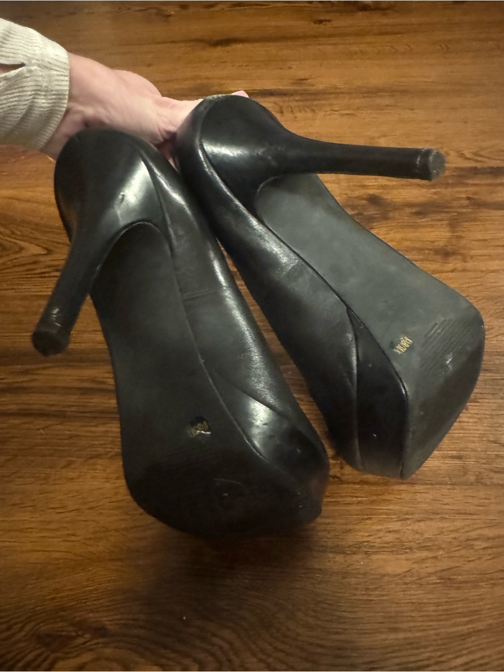 Jessica Simpson Black Leather Round-Toe Pumps - Picture 5 of 5